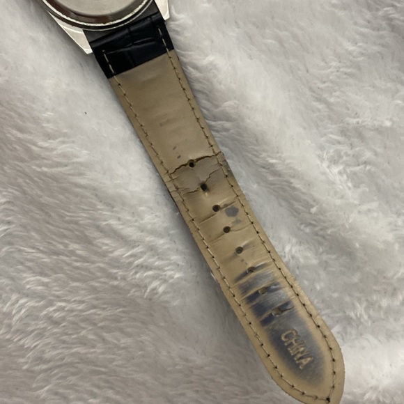 Novelle Quartz black and silver watch - Picture 8 of 15